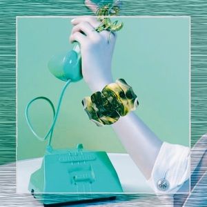 Vintage Lucite Stretch Green Bangle